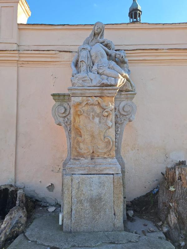 Pieta przykościelna w Milinie 2026