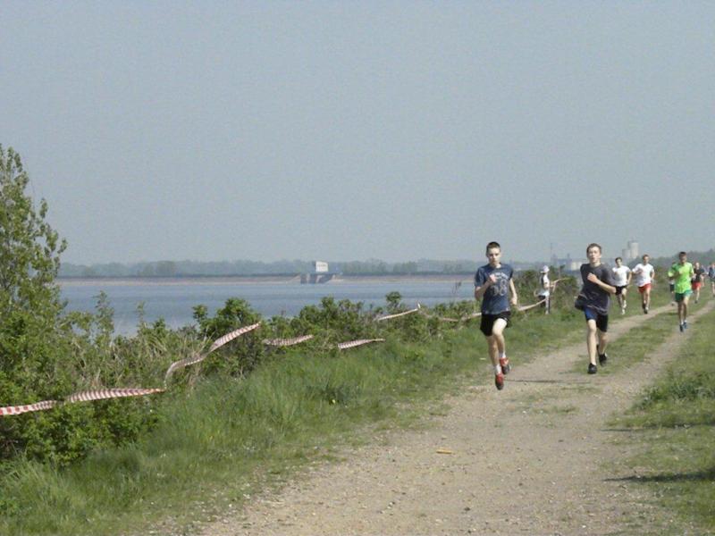 Otwarte biegi przełajowe nad Zalewem Mietkowskim 2011 zapora