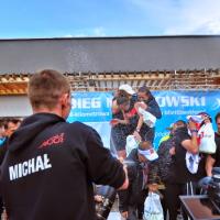 Bieg Mietkowski 2014 polewanie szampanem